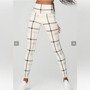 NWT ALO Yoga Airlift High-Waisted Magnified Plaid Legging in Ivory/Black